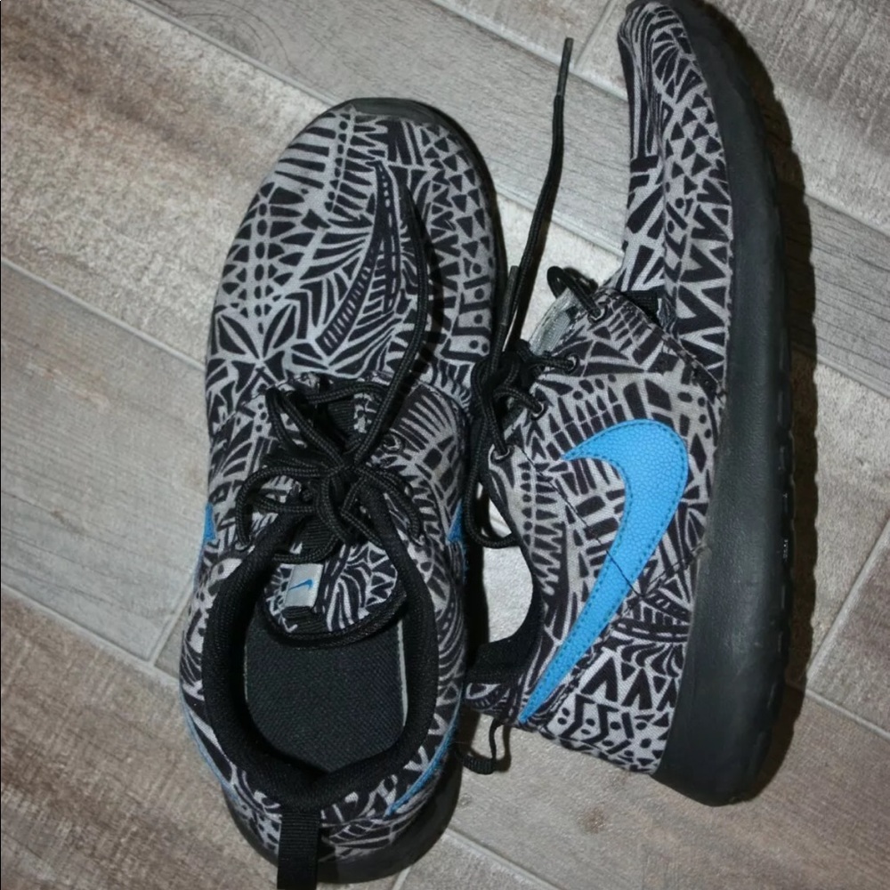 Nike Roshe Run Print - size 6 Youth
